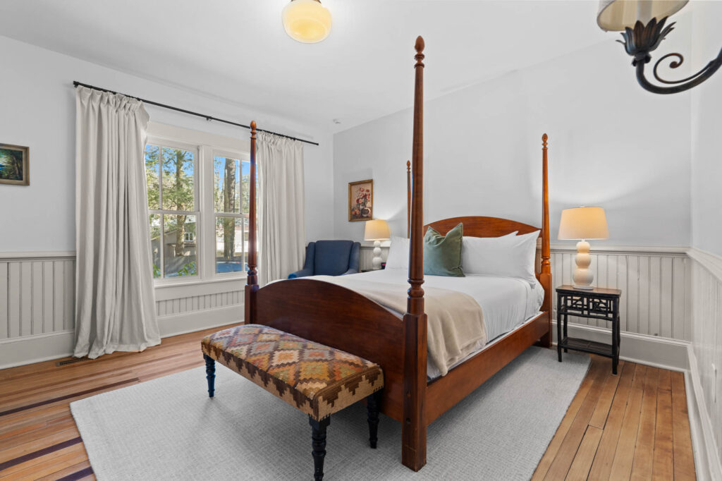 Bedroom with a four-poster bed